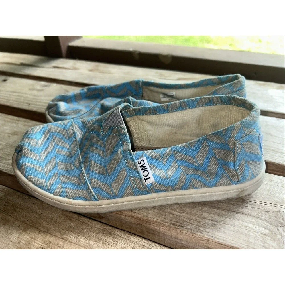 TOMS Tiny Kids Aqua Chevron Slip Ons Size 1